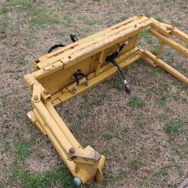 #1107 HYD POWERED SPOOL LIFT FOR SKID STEER WITH Q