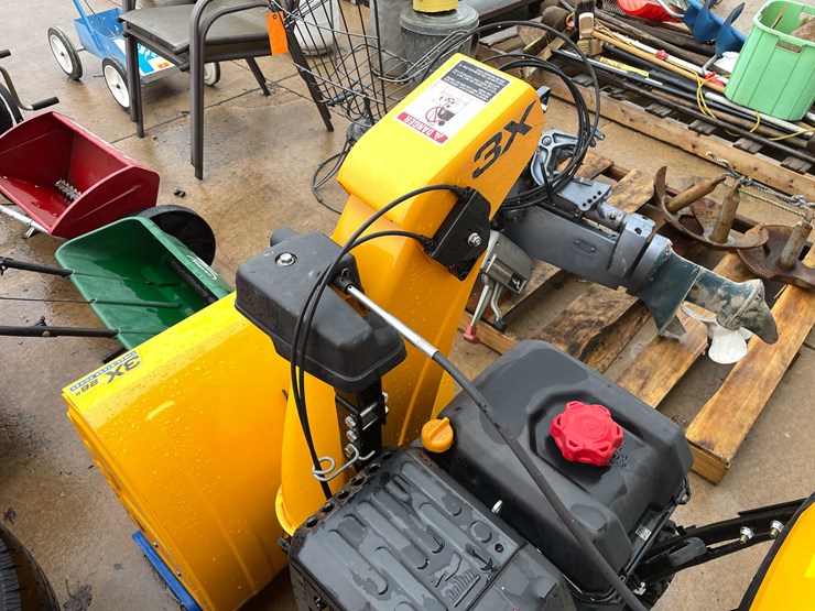 #7011-•-cub-cadet-26"-snowblower-(o3)-image-12