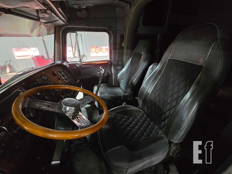 2002-peterbilt-378-image-9