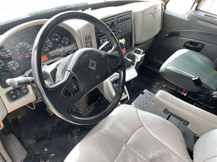 2013-international-durastar-4300-image-11