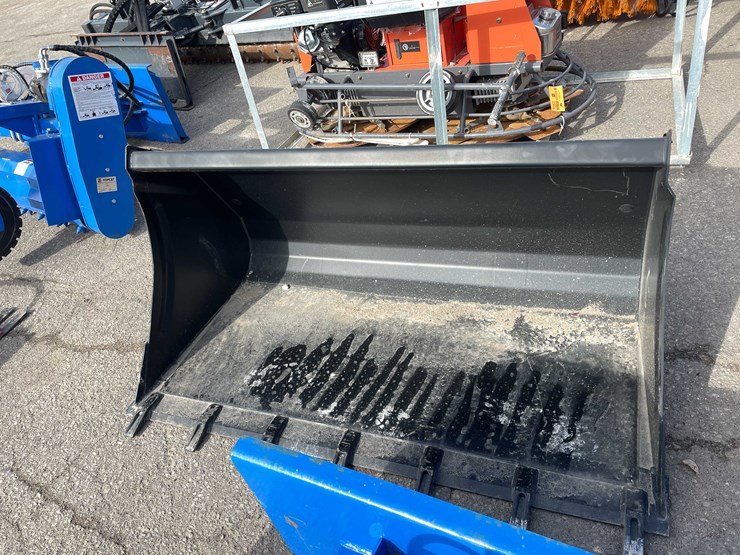 #7060-•-unused-63-case-new-holland-tractor-tooth-bucket-(o9)-image-8