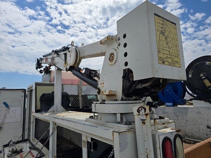 2013-ford-f550-image-39