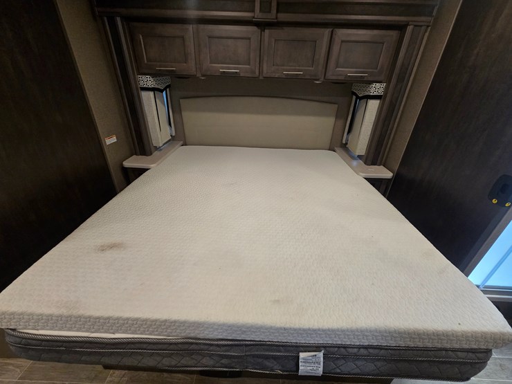 2020-ford-f550-image-48