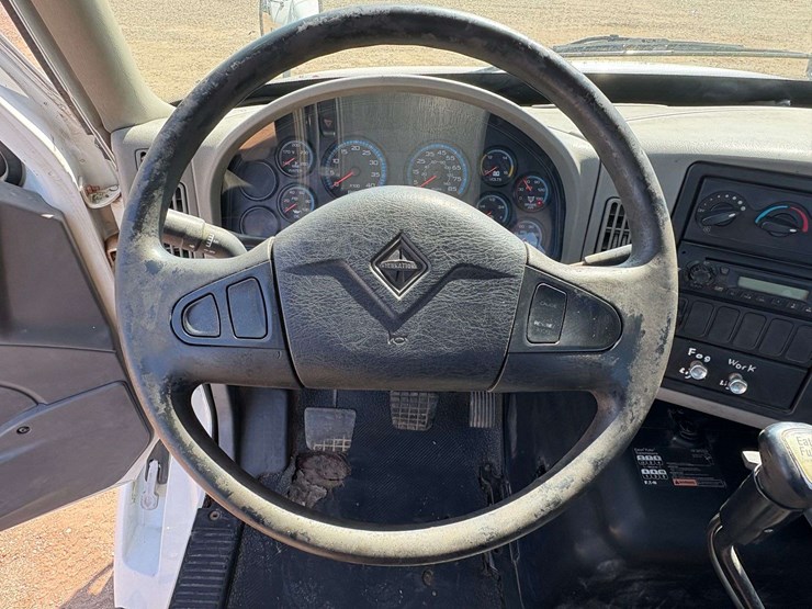 2010-international-8600-image-15