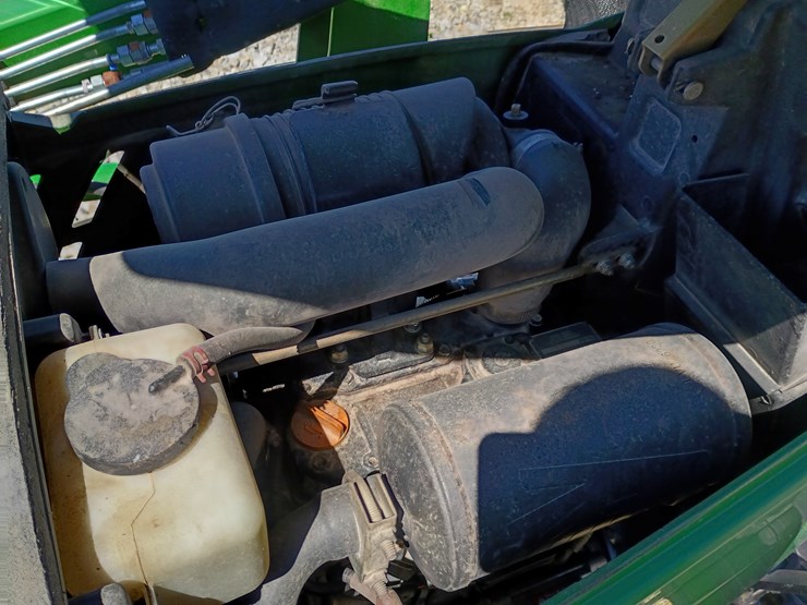 2013-john-deere-1025r-image-19