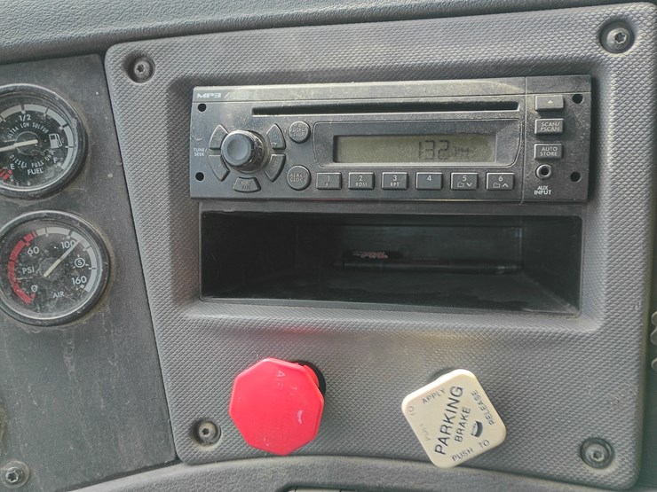 2009-freightliner-cascadia-125-image-52