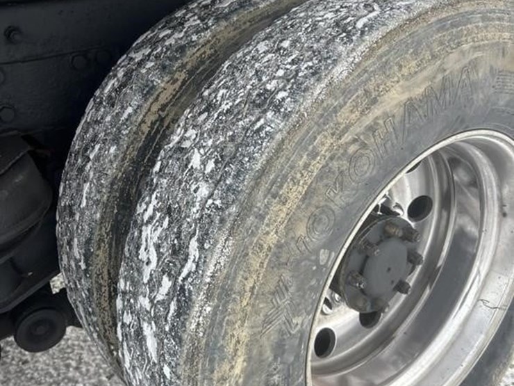 1997-peterbilt-357-image-38