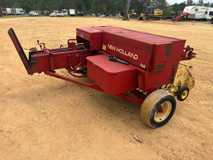 new-holland-326-image-3