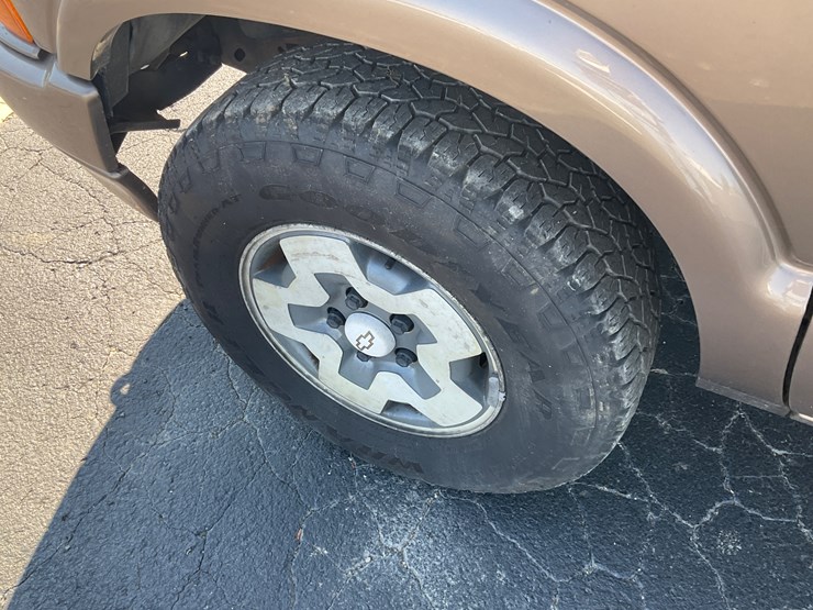 2004-chevrolet-blazer-image-9