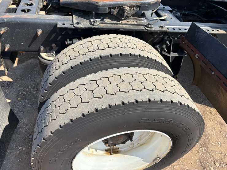 2010-international-8600-image-11