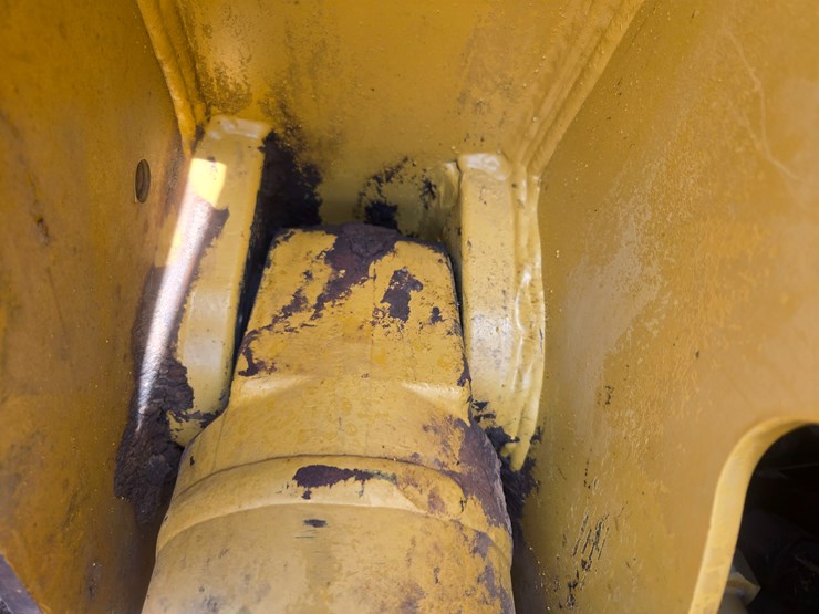 2001-caterpillar-953c-image-108