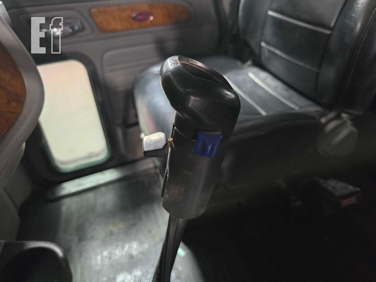 2009-peterbilt-367-image-15