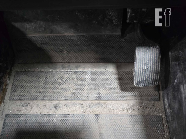 2021-jcb-3ts-8t-image-15