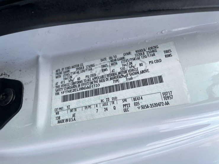 2011-ford-cargo-image-27