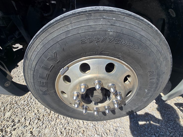 2006-freightliner-columbia-120-image-85