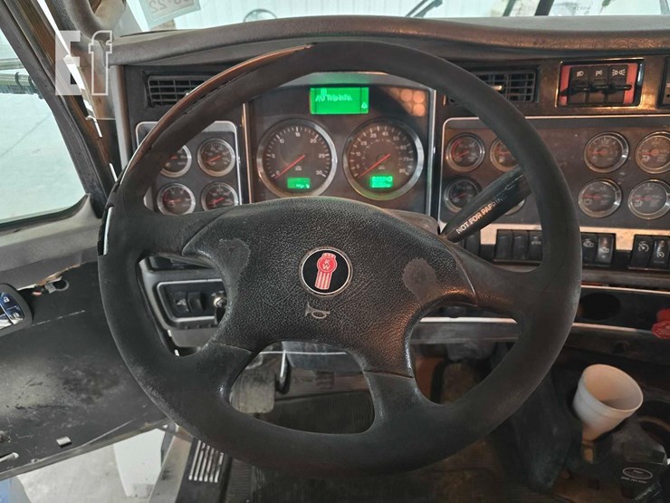 2012-kenworth-t800-image-10