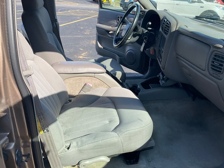 2004-chevrolet-blazer-image-12