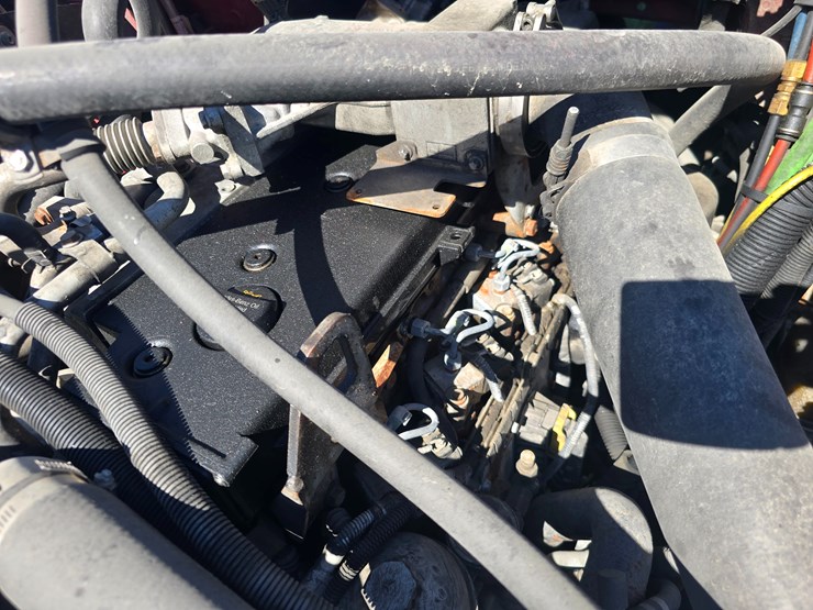 2005-freightliner-m2-106-image-26