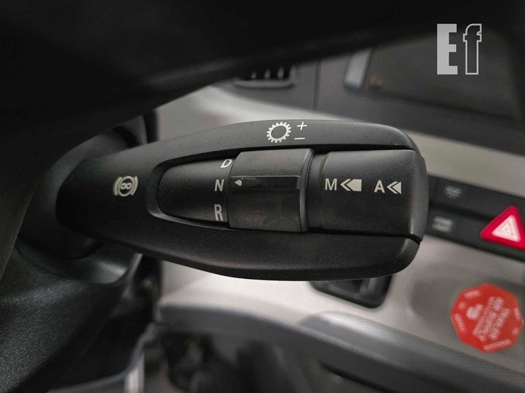 2020-freightliner-cascadia-126-image-15