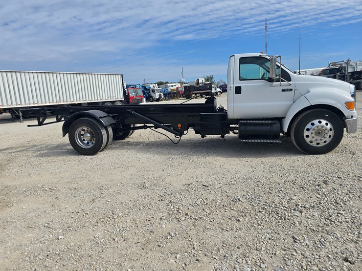 2004-ford-f650-image-31