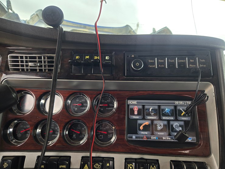 2014-kenworth-t660-image-83