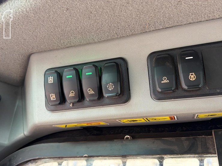 2021-caterpillar-299d3-xe-image-13