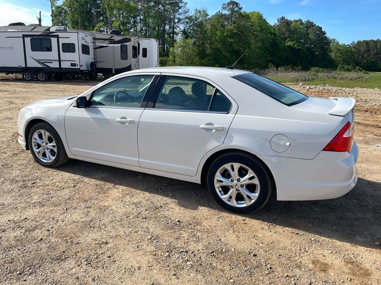 2012-ford-fusion-4-door-sedan-(95,800-miles)-image-2