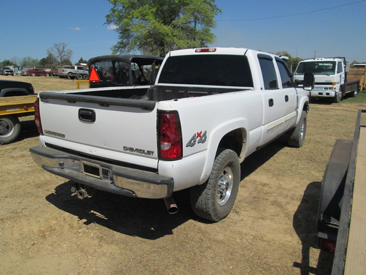 2004-chevrolet-2500hd-image-3