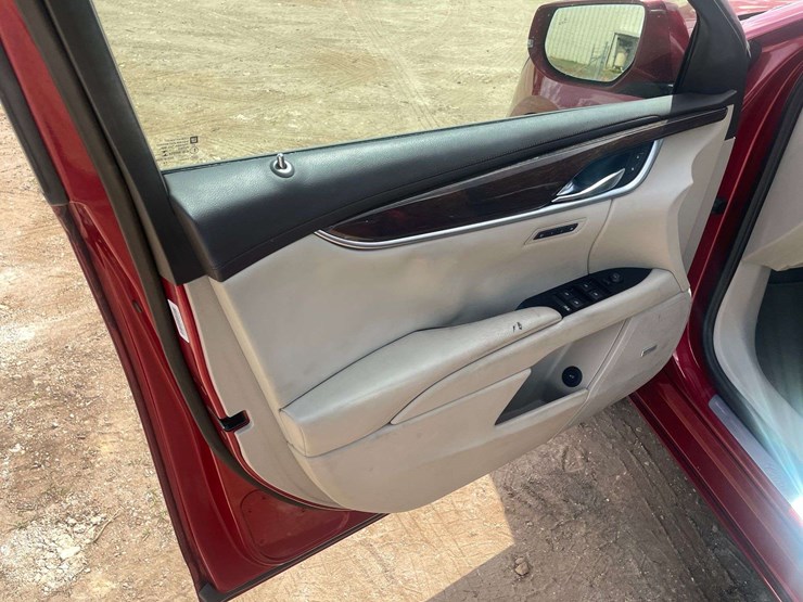 2015-cadillac-xts-4-door-sedan-(144,760-miles)-image-9