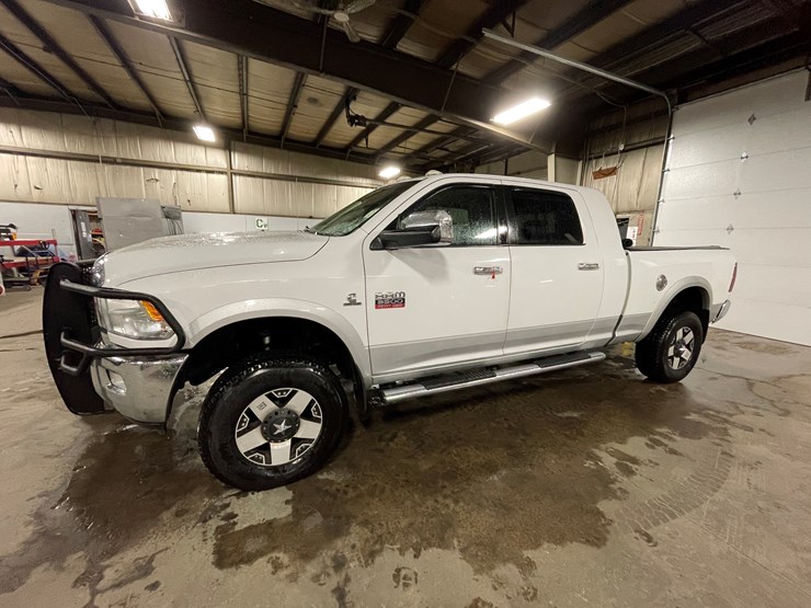 2012-dodge-3500-image-11