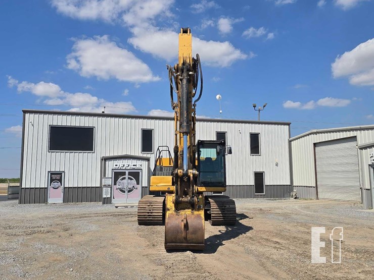 2020-caterpillar-323-image-7