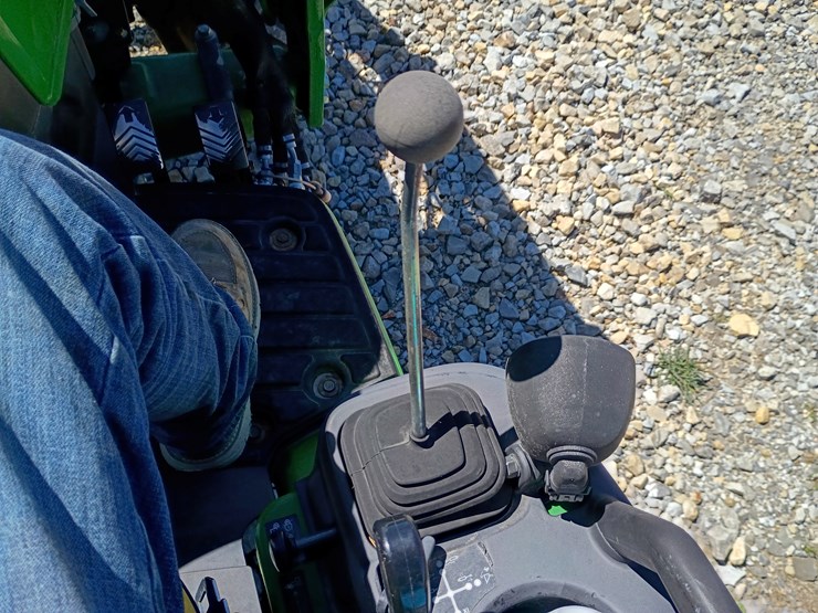 2013-john-deere-1025r-image-34