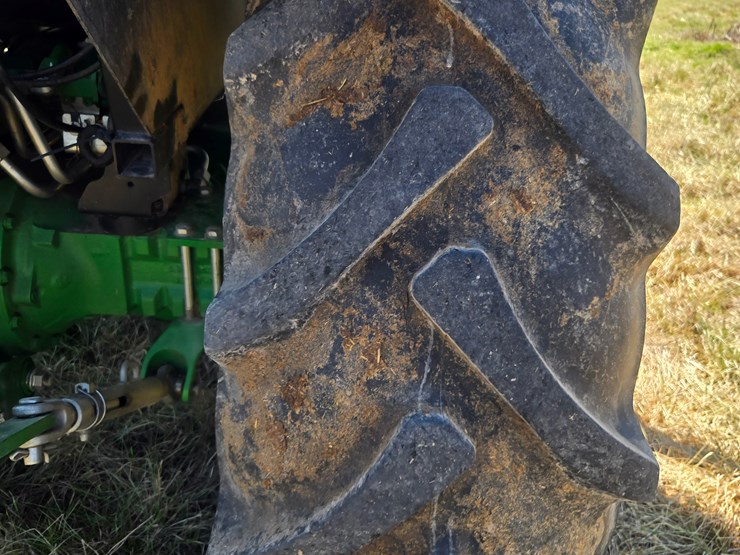 2019-john-deere-5100e-image-55