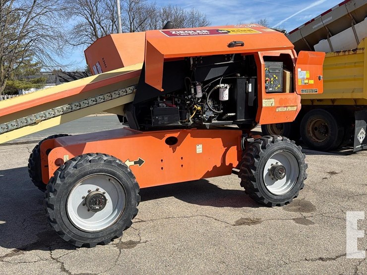 2014-jlg-600s-image-7