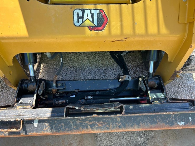 2023-caterpillar-299d3-xe-image-10