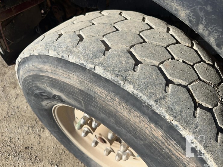 2002-kenworth-t800-image-28