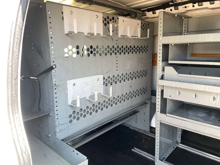 2018-chevrolet-express-2500-image-17