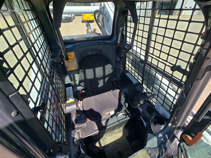 2020-bobcat-t770-image-46