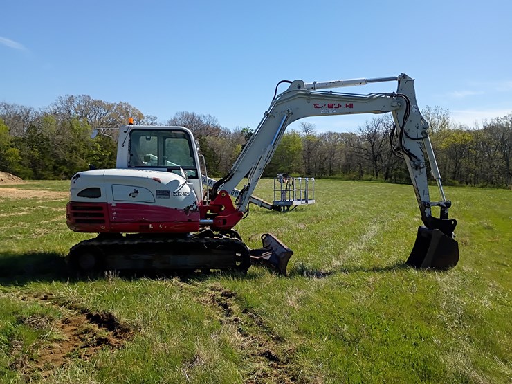 2011-takeuchi-tb285-image-11