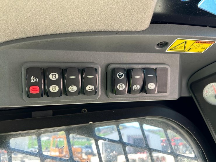 caterpillar-246c-image-24