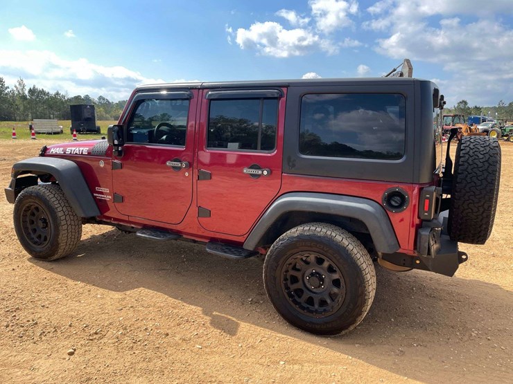 2013-jeep-wrangler-sport-image-2
