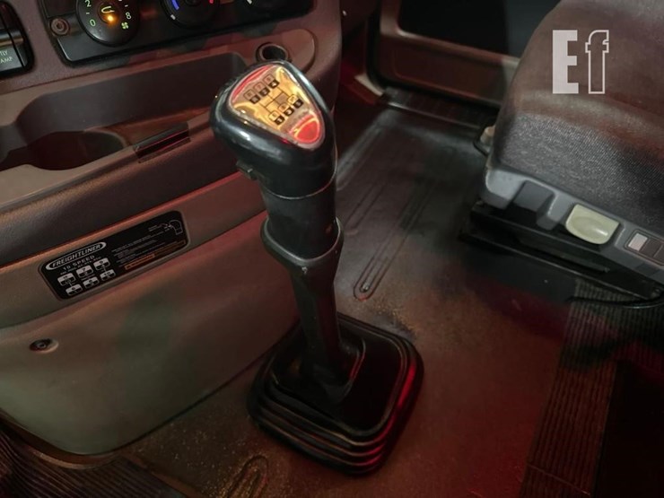 2014-freightliner-cascadia-125-image-22