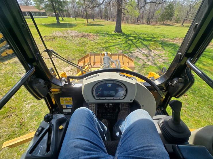 2014-caterpillar-953d-image-55