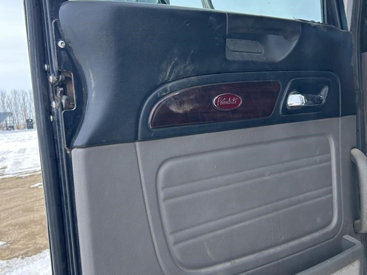 2012-peterbilt-386-image-12