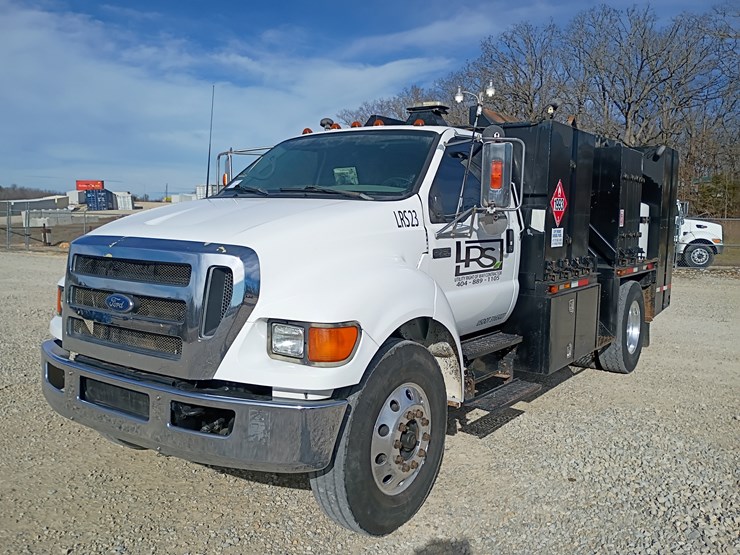 2005-ford-f750-image-1