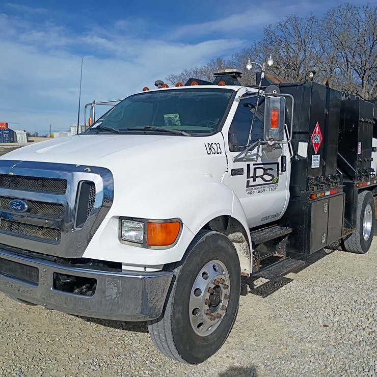 2005 FORD F750
