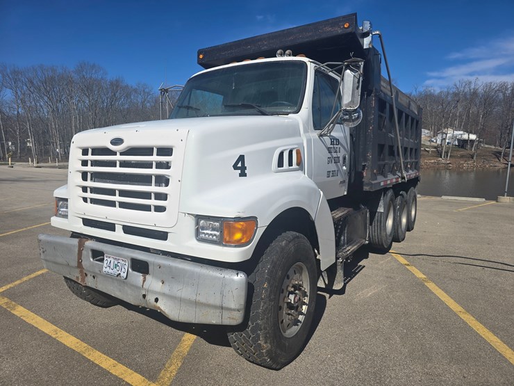2001-sterling-l9500-image-1