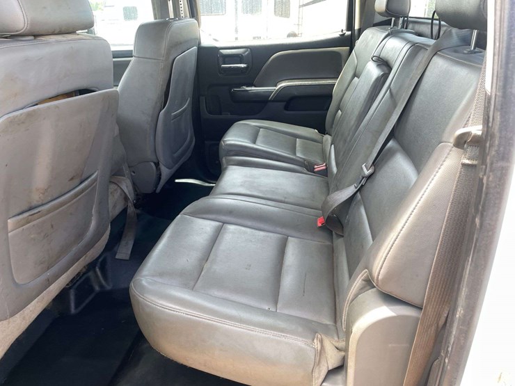 2015-chevrolet-silverado-3500-image-14