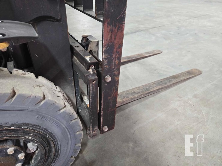 2021-caterpillar-gp25n-image-11