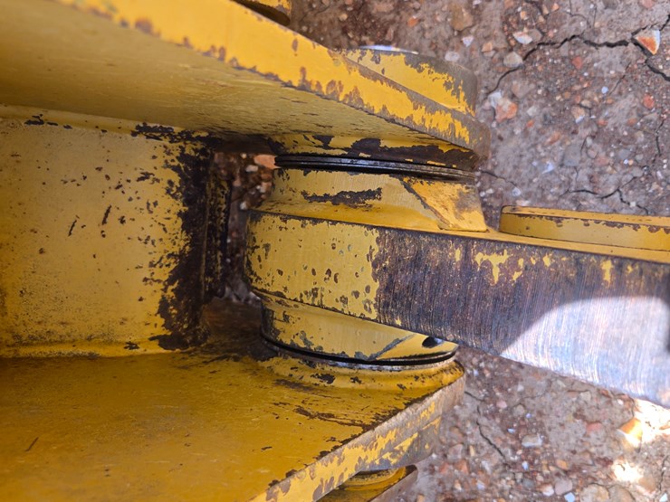 2001-caterpillar-953c-image-93